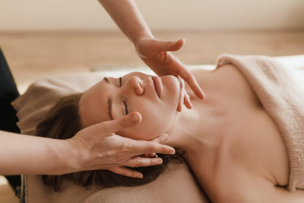 Indiase gezichtsmassage bij Moon's Massage