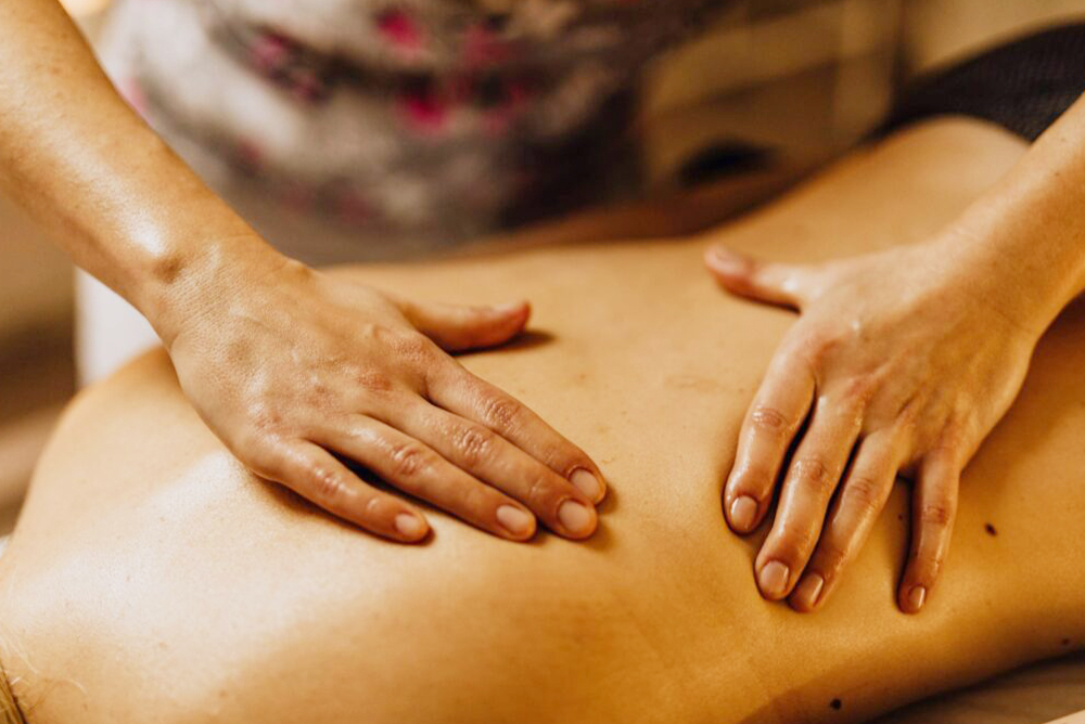 Rustige massagebehandeling in de praktijk van Moon's Massage